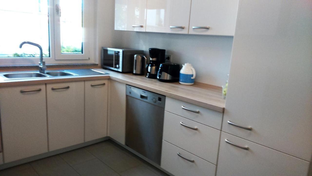 Privat Zimmer Richtung Messe Хановер Екстериор снимка